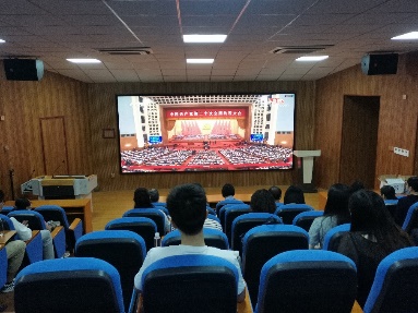 yL23411永利官网登录组织全体师生观看党的二十大开幕会